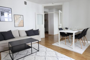 2ndhomes Cozy and Quiet 2BR Apartment by the Esplanade Park